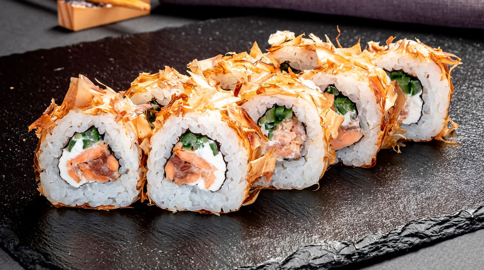 Блюдо Бонито терияки маки меню Суши Мастер Бонито терияки маки меню Суши Мастер