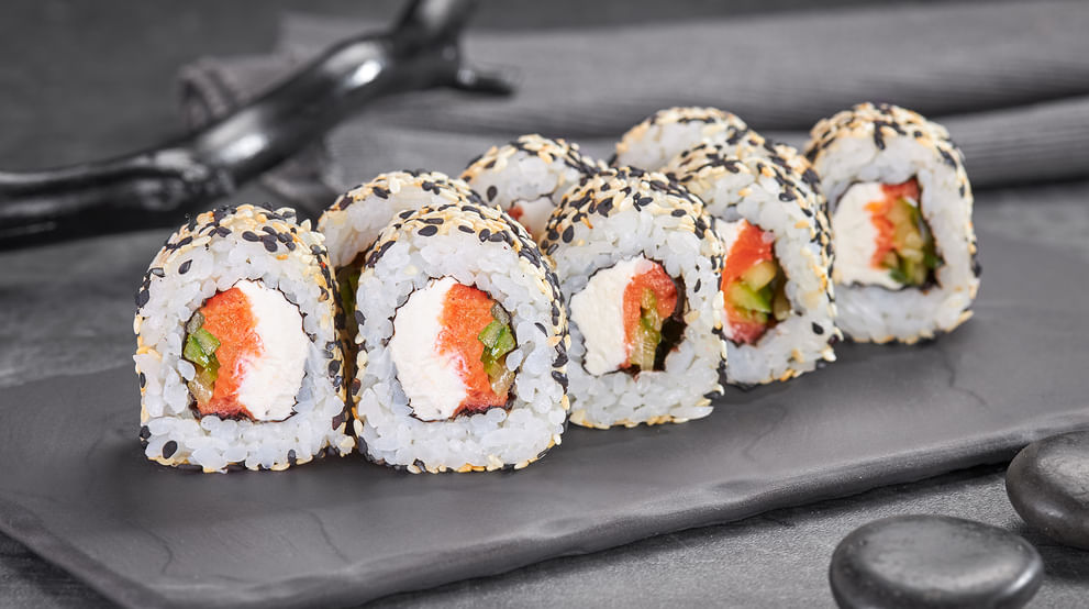 Блюдо Филадельфия сяке в кунжуте меню Суши Мастер Филадельфия сяке в кунжуте меню Суши Мастер