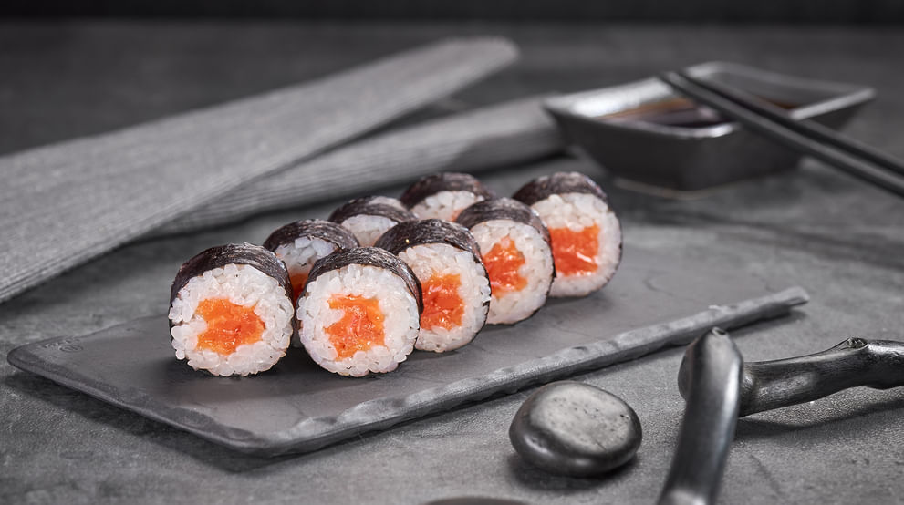 Блюдо Мини ролл с лососем меню Суши Мастер Мини ролл с лососем меню Суши Мастер