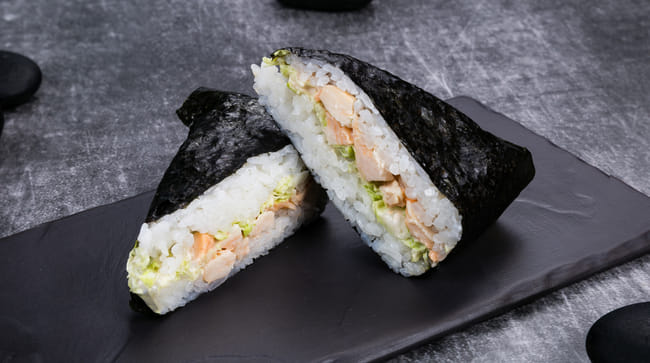Блюдо Онигири с курицей меню Суши Мастер Онигири с курицей меню Суши Мастер