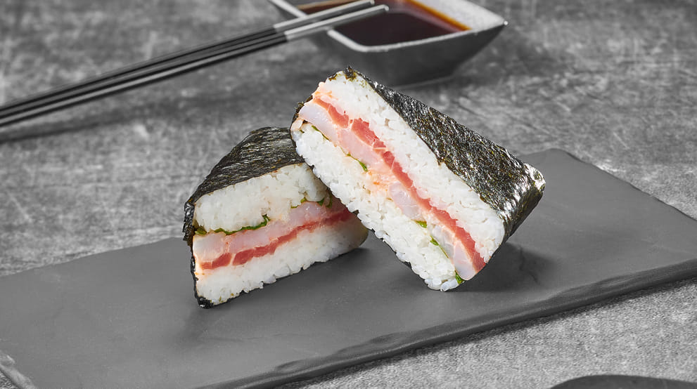 Блюдо Онигири с тунцом и креветкой меню Суши Мастер Онигири с тунцом и креветкой меню Суши Мастер