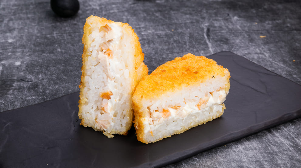 Блюдо Онигири темпура с курицей меню Суши Мастер Онигири темпура с курицей меню Суши Мастер