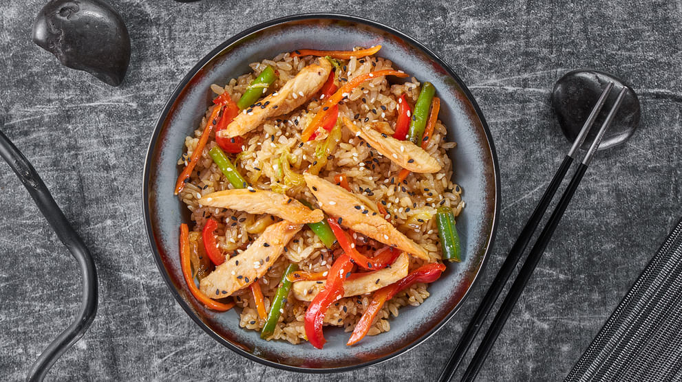 Блюдо Вок Курица с рисом меню Суши Мастер Вок Курица с рисом меню Суши Мастер