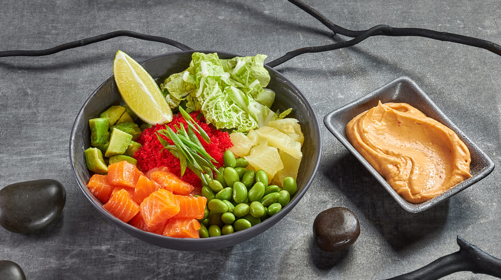 Блюдо Поке с лососем меню Суши Мастер Поке с лососем меню Суши Мастер